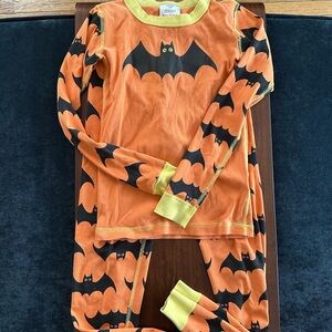 Hanna Andersson Orange and Black Bat Pajama Set